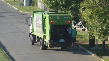 Una barrendera murió atropellada por un camión recolector en La Plata