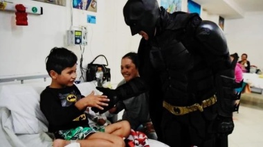 “Batman solidario” recibió una importante donación de una vecina