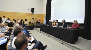 El Gobernador encabezó la apertura del Congreso de Energía en la Facultad de Ingeniería de la Universidad Nacional de La Plata