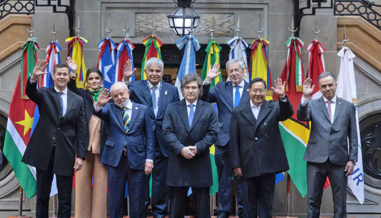 Milei encabezó la Cumbre del Mercosur y advirtió: “Emprenderemos el camino de la libertad, acompañados o solos”