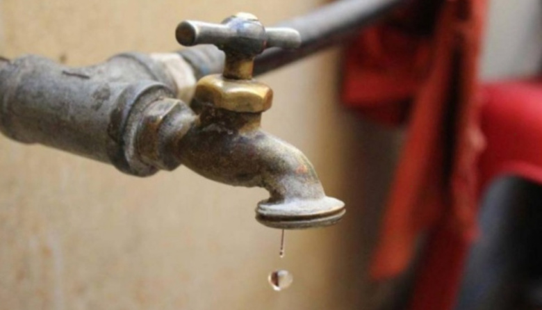 Vecinos sin agua en edificio de La Plata: días de reclamos sin respuestas de ABSA