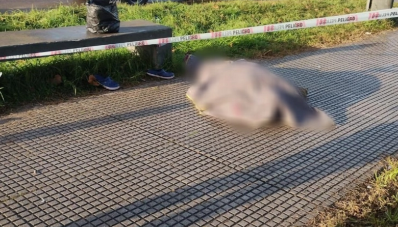 Hallaron muerta a una mujer en plena calle y buscan esclarecer las causas