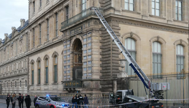 Detuvieron a dos sospechosos por el robo de joyas en el Museo del Louvre