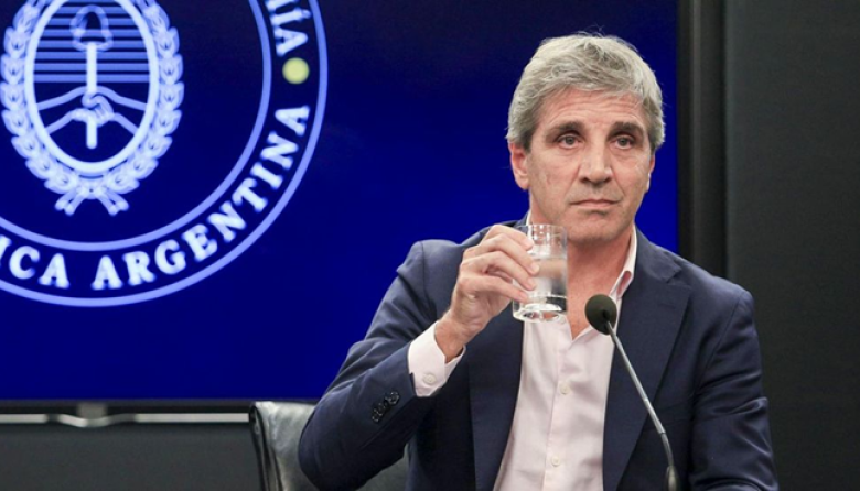 Caputo sube las tasas para anclar el dólar, y lo sufren los créditos UVA