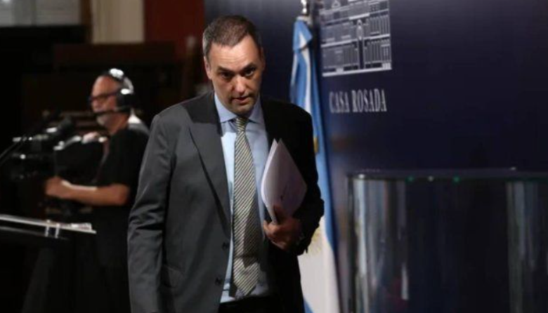 Adorni asume la Jefatura y el Gobierno elimina la Secretaría de Comunicación