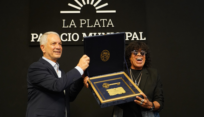 En la previa su recital, la "Mona" Jiménez fue declarado Visitante Ilustre de La Plata