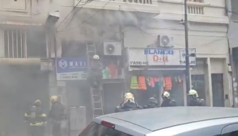 Se incendió un local de ropa en Once: 40 personas fueron asistidas y 11 terminaron internadas