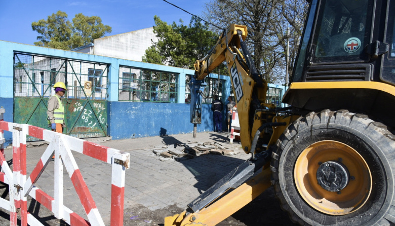 Inician un plan de obras en 83 escuelas de La Plata