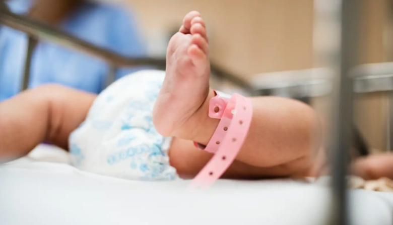 Caen los nacimientos en Argentina y alertan por el impacto social y económico