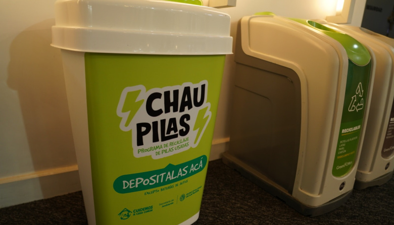 Gestión ambiental: el Centro Administrativo Municipal (CAM) incorporó un contenedor para depositar pilas usadas