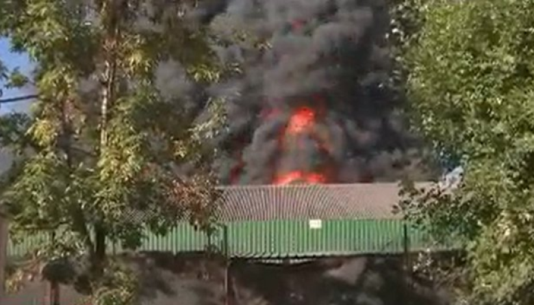 Se incendia un depósito de pintura en Francisco Álvarez