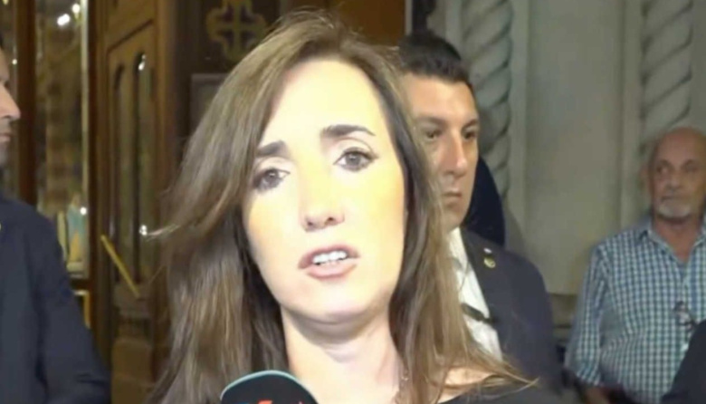 Villarruel se bajó de un homenaje a Francisco, no quiso sentarse con Adorni