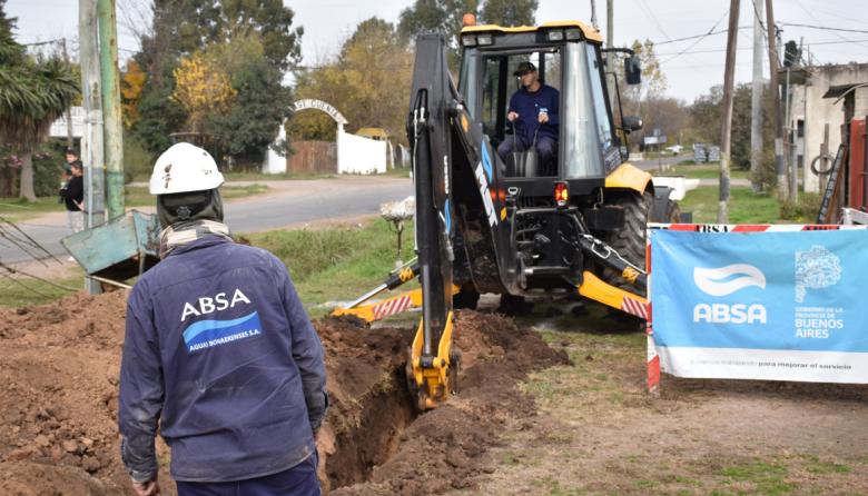 Los Hornos: Aguas Bonaerenses avanza con una importante obra para la mejora del servicio de agua