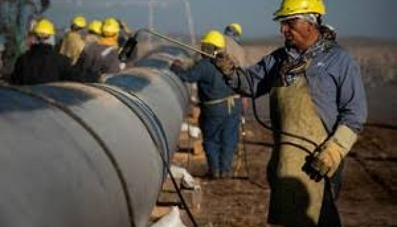 Geopolítica del caño: YPF diversifica los contratos de Vaca Muerta y le quita el monopolio de los ductos al Grupo Techint