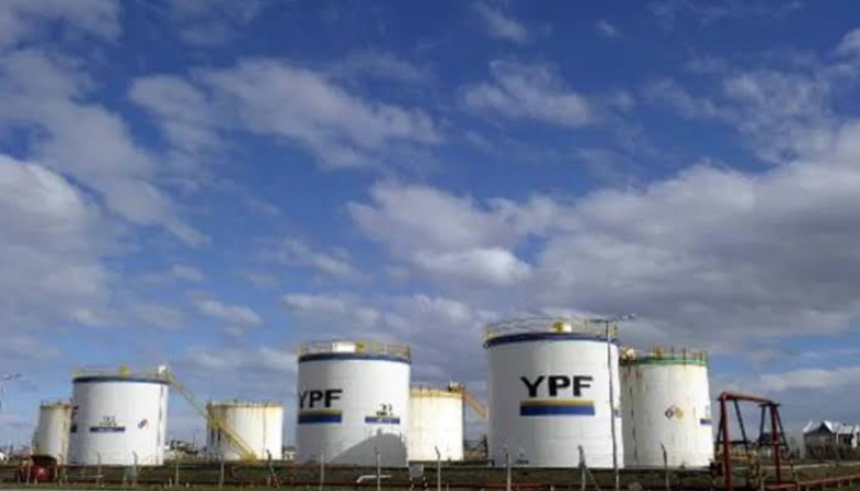 YPF vuela alto en Vaca Muerta: plan multimillonario para inundar el mundo con crudo argentino