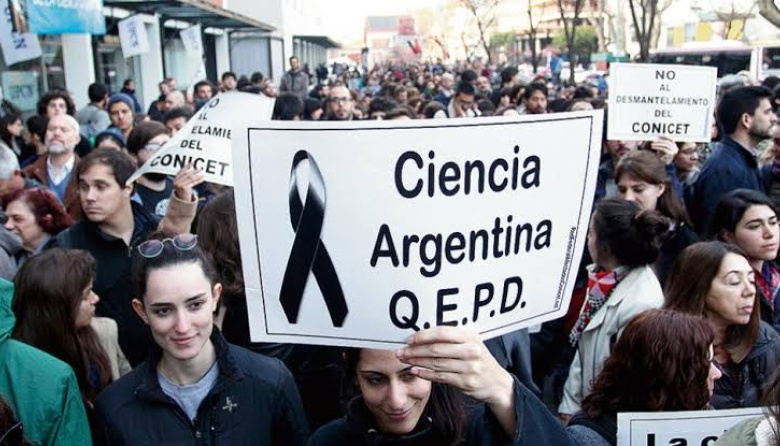 Alerta mundial de la ciencia: 24 premios Nobel se plantaron ante Milei y exigen frenar el vaciamiento del sistema
