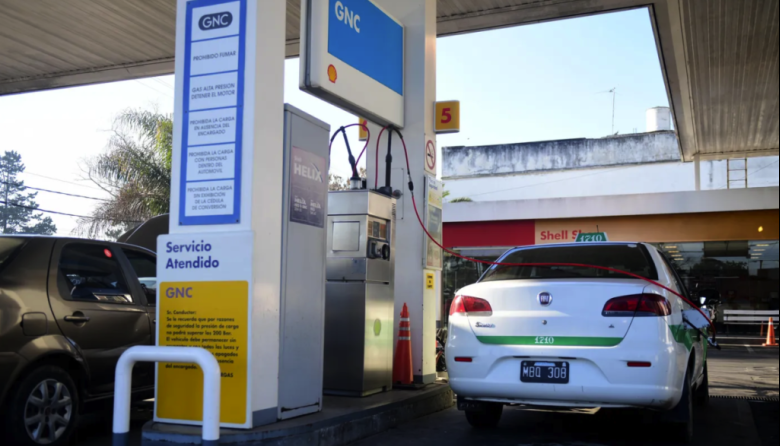 Se profundiza la crisis del GNC en La Plata: "picos cerrados" y filas eternas