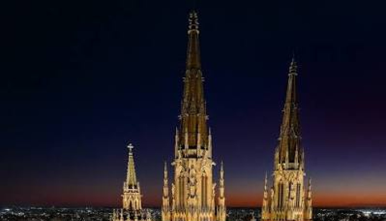 El emblemático templo bonaerense aplastó al Duomo de Italia y se metió entre los cuatro mejores del certamen viral