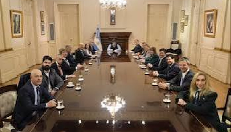 Milei sale del encierro y encabeza una reunión de gabinete después de 45 días
