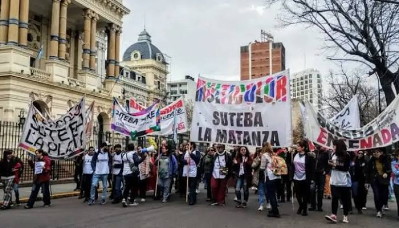 Docentes lanzaron un paro de 48 horas por los bajos salarios que alcanza a La Plata y la provincia