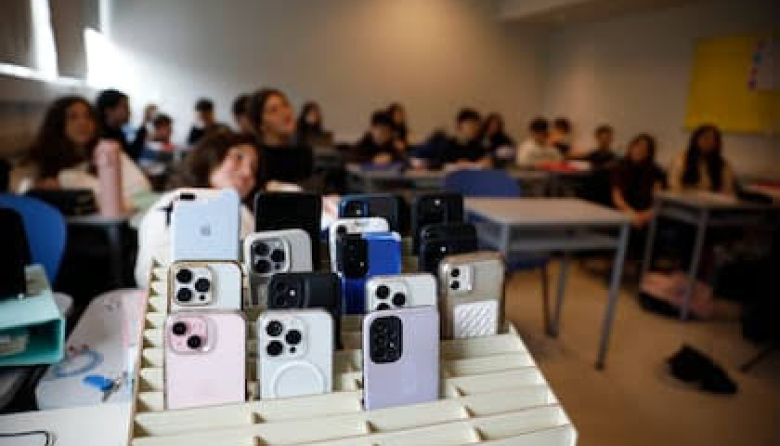 La Provincia prohíbe usar el celular en secundarias públicas y privadas