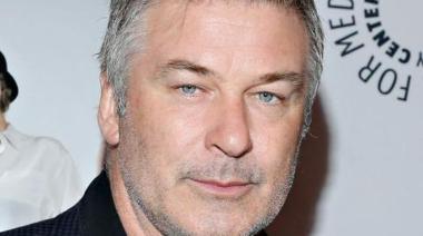 Tragedia en Hollywood: Alec Baldwin disparó un arma de utilería y mató a la directora de fotografía de la película en pleno rodaje