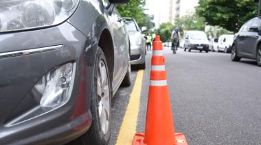 ¿El fin de la “doble fila” en La Plata? Implementarán un programa de ordenamiento vehicular