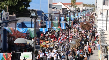Con la presencia de Wado de Pedro, Ensenada celebró sus 221 años a puro color