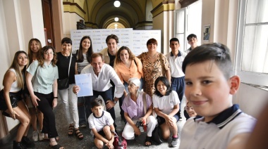 Garro elogió a alumnos que escribieron libro sobre los atractivos de la Ciudad