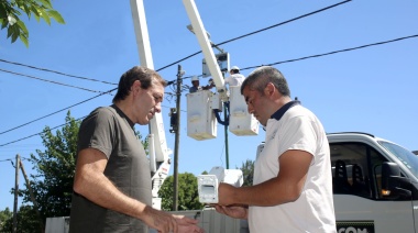 Garro supervisó la colocación de nuevas cámaras en Villa Elisa