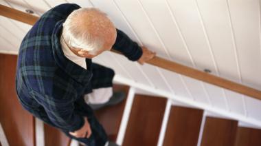 Caídas en Adultos Mayores: Cómo prevenirlas y cuáles son los nuevos tratamientos kinesiológicos