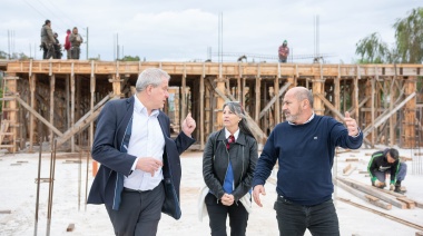 Perczyk y Secco supervisaron las obras de la escuela N°7 y entregaron instrumentos a otras instituciones