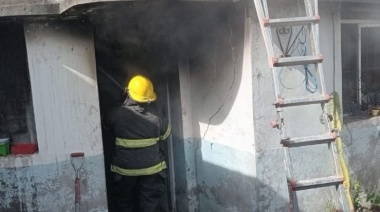Trágico incendio en Berisso: hombre en silla de ruedas muere y mujer es hospitalizada