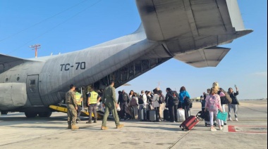 El primer avión de evacuados argentinos de Israel arribó a Roma