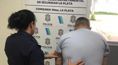 Detienen a hombre de 58 años acusado de secuestrar y abusar de una joven en un departamento platense