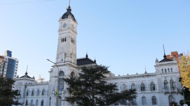 El municipio implementó controles biométricos para que el personal marque ingreso y egreso