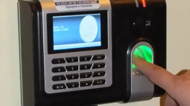 Alak redobla la apuesta y busca instalar 70 lectores biométricos más