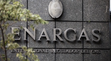 Insólito: el Gobierno recomienda "usar pijamas" y abrigo para gastar menos gas