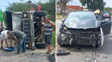 Impactante choque: Auto colisionó contra camioneta cargada de maderas y volcó