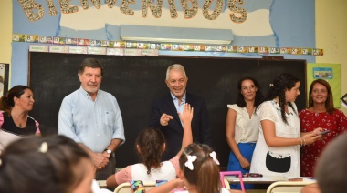 Alak inauguró el ciclo lectivo 2024 con el director de Educación Alberto Sileoni