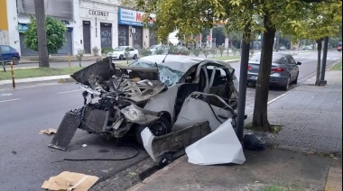 Grave accidente en diagonal 74 dejó a conductor herido y causó destrozos