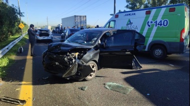 Choque en la autopista La Plata-Buenos Aires: Congestión vehicular y destrozos