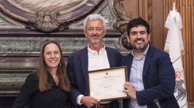 "Vamos hacia un país de muchos hundidos y poco salvados", el discurso de Carlos Gamerro al ser declarado personalidad destacada de la cultura en la Legislatura