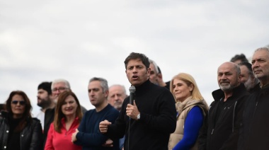 Movilización peronista en Ensenada junto a Axel Kicillof por el Canal Magdalena