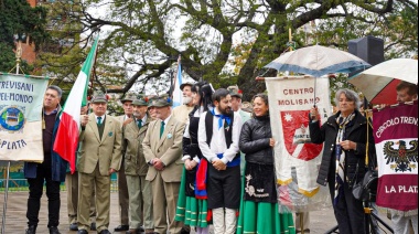 La colectividad italiana celebró el Día de la República en una plaza en plena remodelación