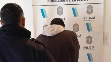 Malviviente intentó violar a mujer en una parada de colectivos y vecinos lo lincharon