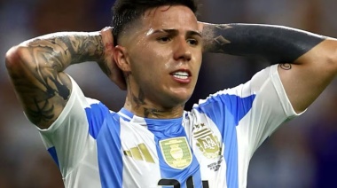 Tras acusaciones de “racismo”, Enzo Fernández pidió disculpas por los cánticos de la Selección