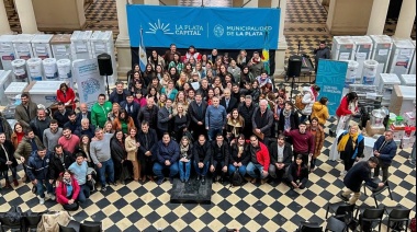 Alak y ministros bonaerenses entregaron electrodomésticos a escuelas que brindan el Servicio Alimentario