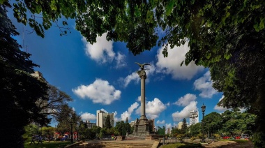 Disputa judicial por las remodelaciones en las plazas de La Plata: vecinos y organizaciones ambientales enfrentan a la Comuna