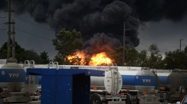 Incendio en la refinería de YPF genera alarma en la región